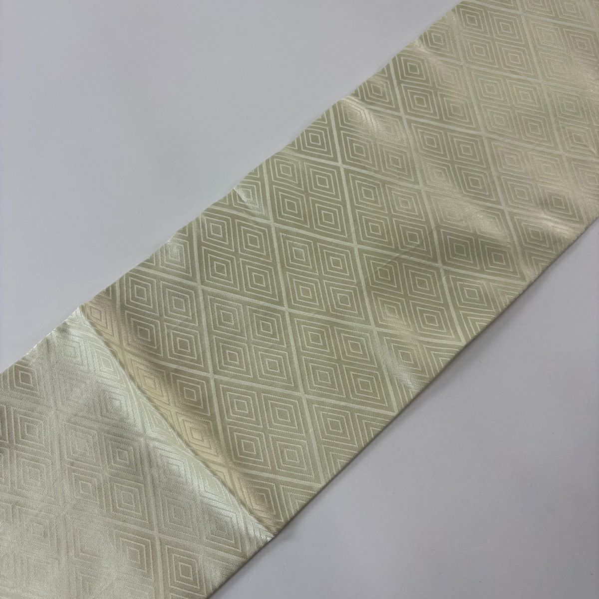 【美品】 名古屋帶 優品級 葉柄 地紋 絞染 深紅 純蠶絲