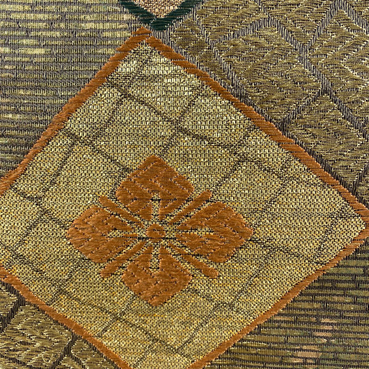【美品】 袋帶 秀品級 菱 花菱 刺繡 金絲 金色 六通 純蠶絲