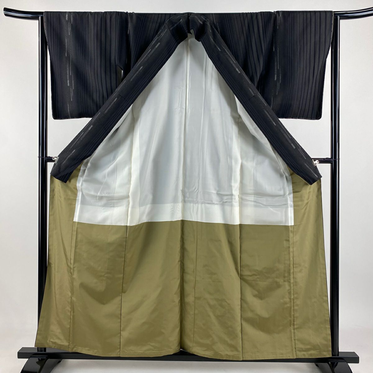 【美品】 結城紬織 身長158.5cm 袖長65cm M 雙層 はたおり娘 證書あり 縦縞模樣 絣紋 黑灰 純蠶絲 逸品級