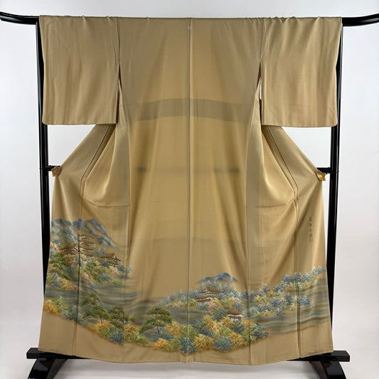 【美品】 色留袖禮服 身長159.5cm 袖長66.5cm M 雙層 藥師寺 落款あり 風景 建物 金銀彩 漸層 米色 純蠶絲 秀品級 一つ紋