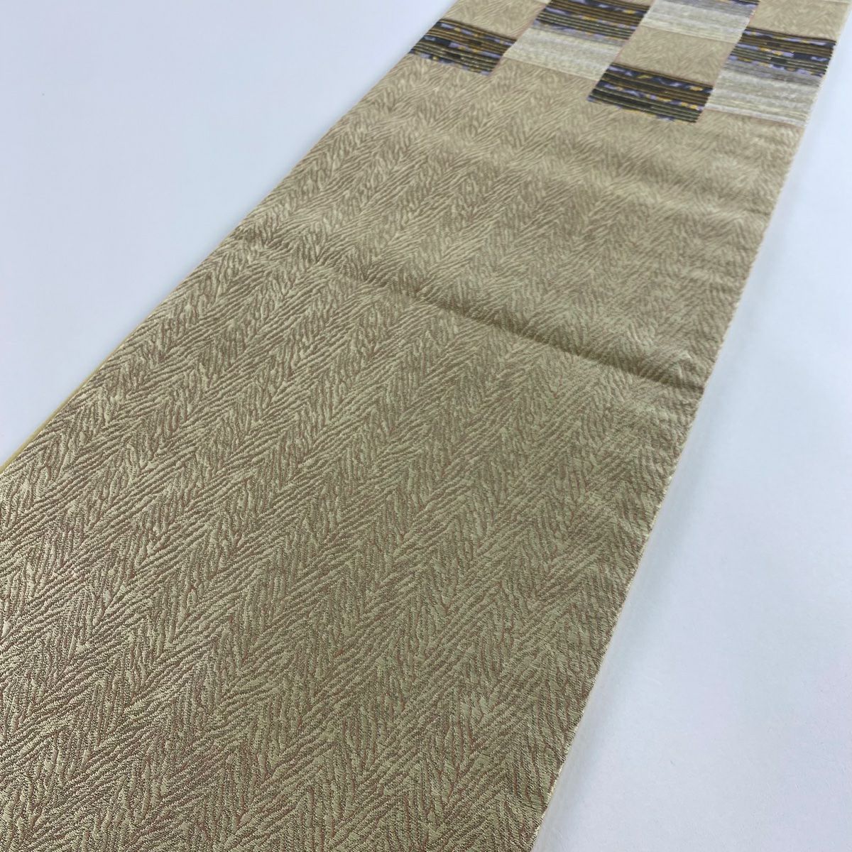 【清倉特賣】 【美品】 袋帶 名品級 變化市松樹 紋理 金通金箔 米色 六通 純蠶絲