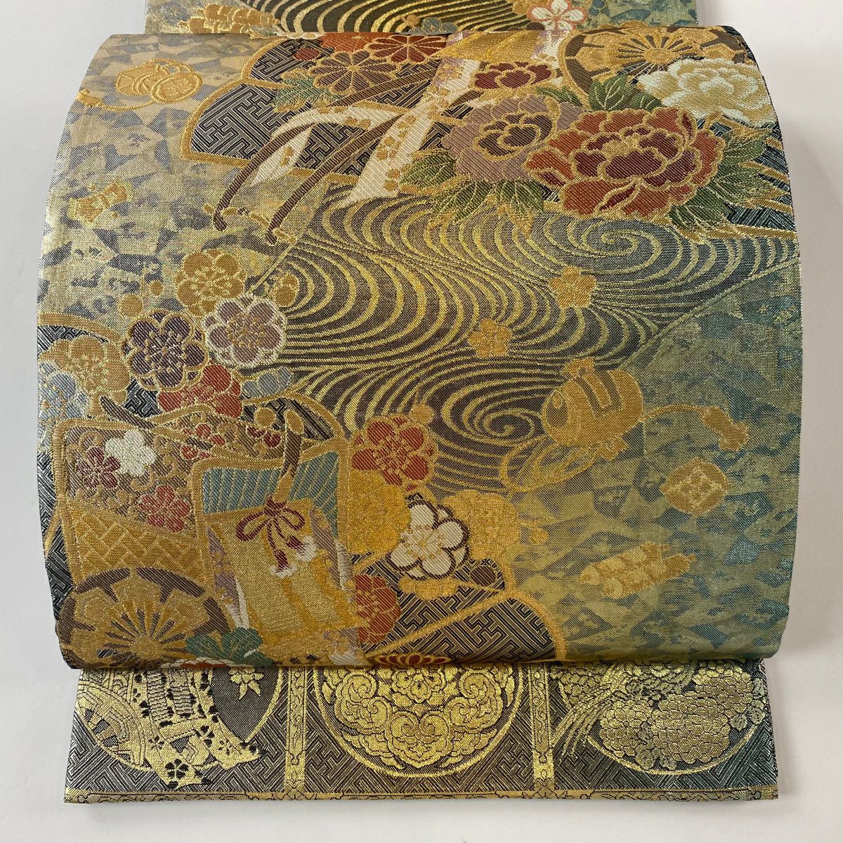 【美品】 袋帶 秀品級 御所車 草花紋 金糸 金金箔 灰綠 六通 純蠶絲