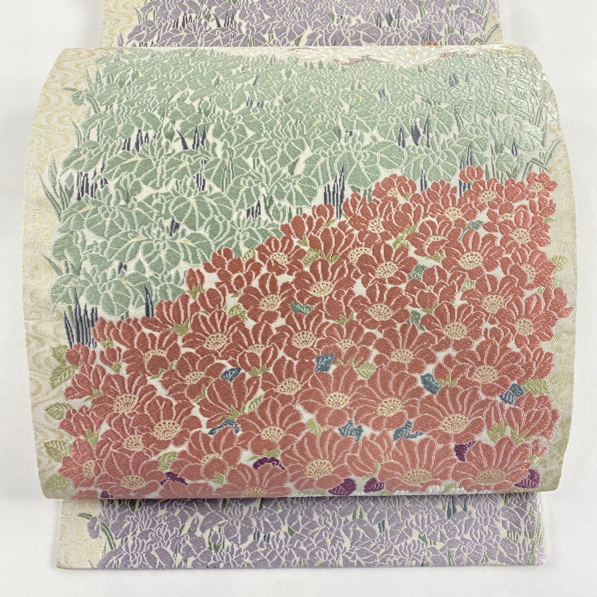 【美品】 袋帶 逸品級 御香染 宮紫 花御苑 草花紋紋 菖蒲 唐織 金金箔 薄紫 六通 純蠶絲
