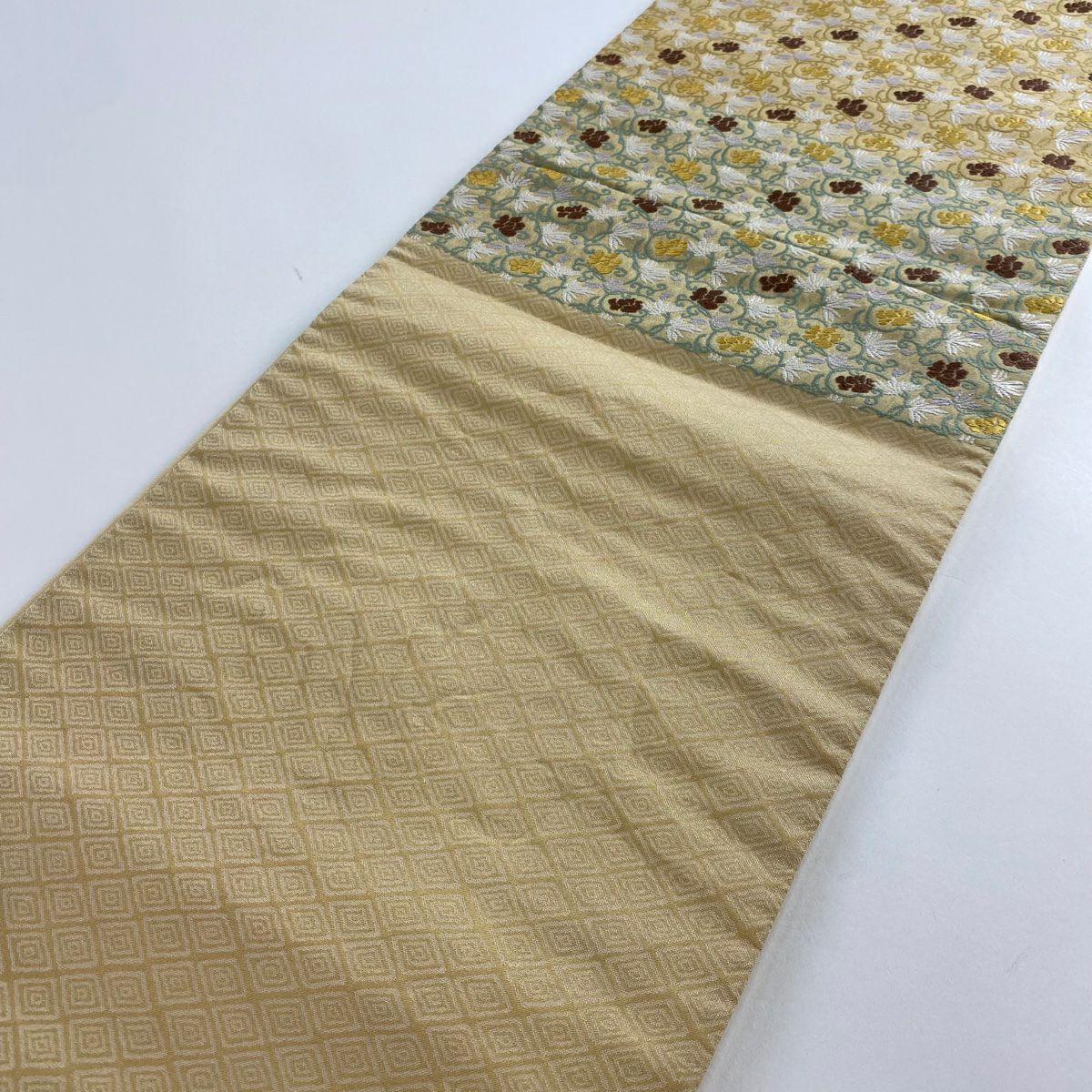 【清倉特賣】 【美品】 袋帶 名品級 花唐草紋 金絲 米色 六通 純蠶絲