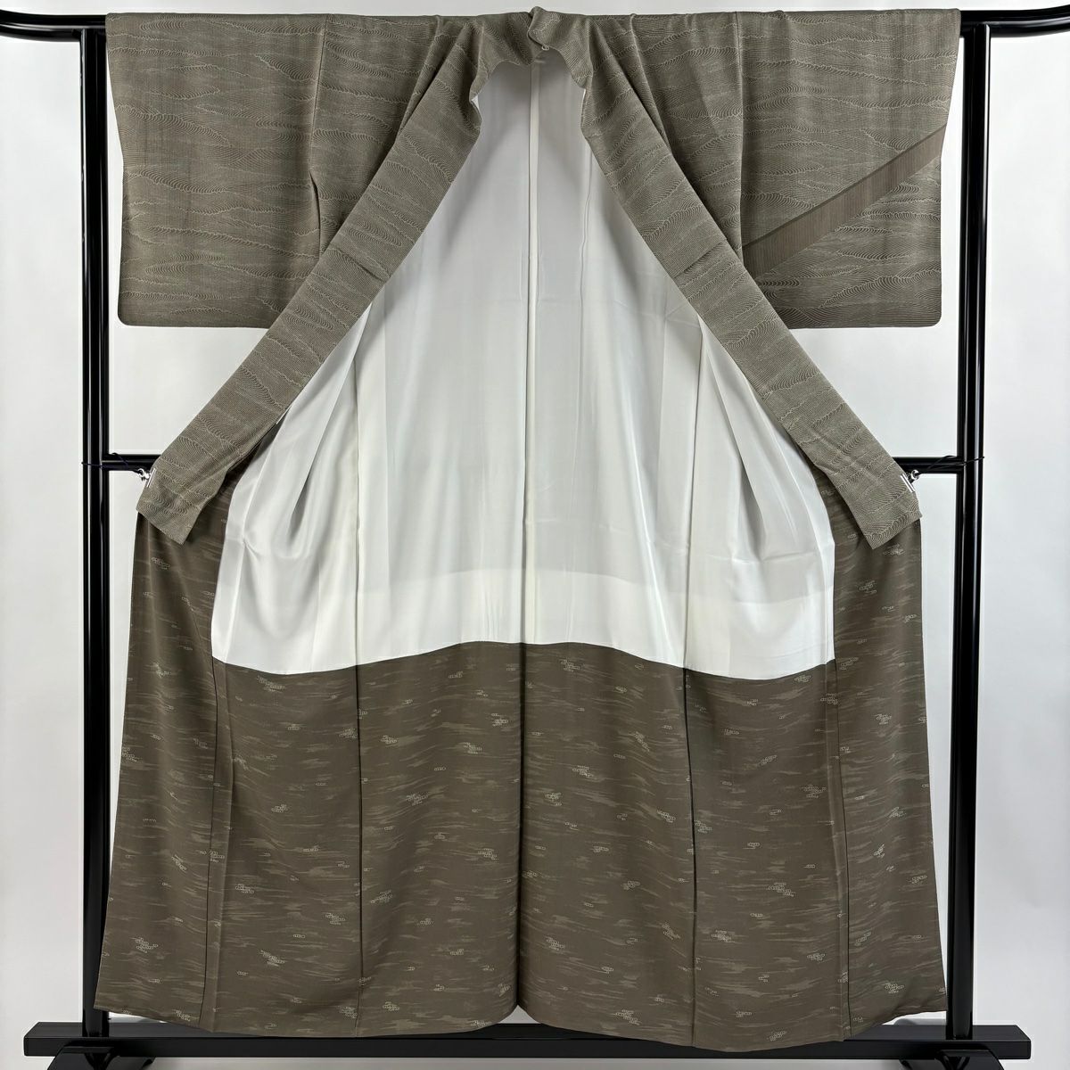 【美品】 付下 身長156cm 袖長62.5cm S 雙層 落款あり 波 幾何學圖案 灰綠 純蠶絲 名品級 一つ紋