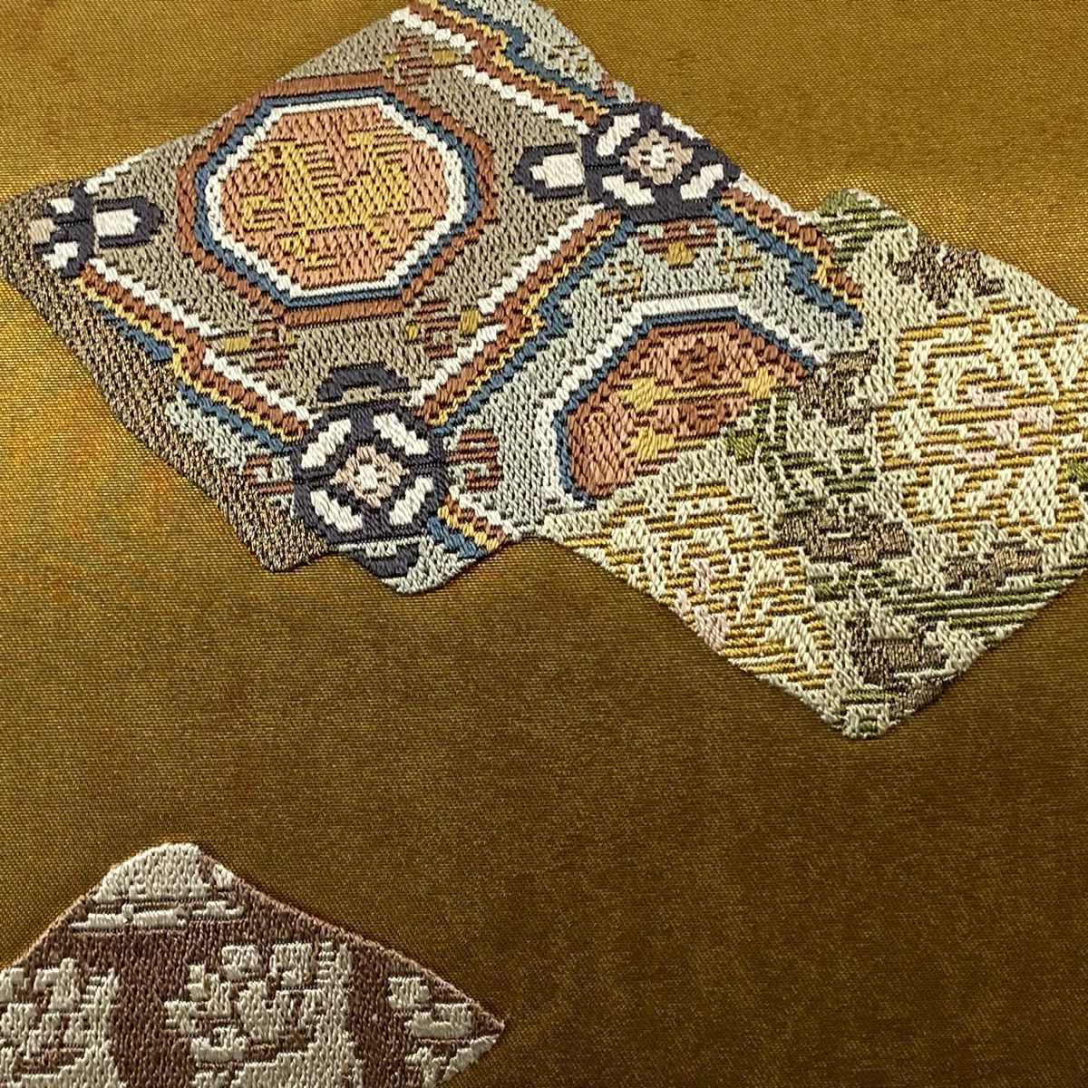 【美品】 袋帶 秀品級 花兔 草花紋紋 金金箔 金色 大鼓圖案 純蠶絲