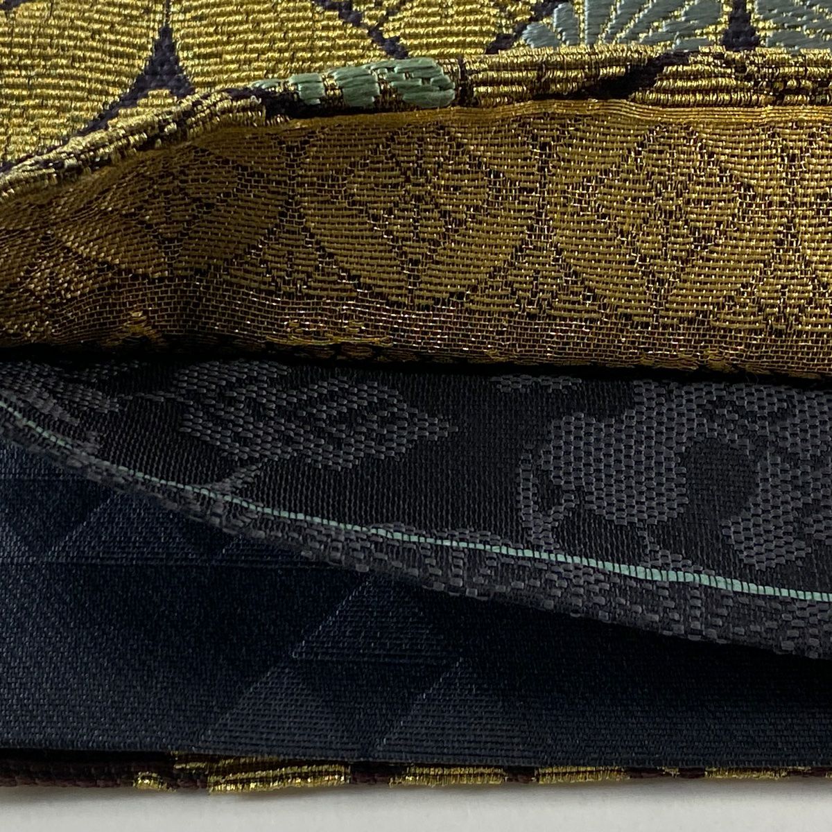 【美品】 袋帶 逸品級 手先二通り 花七寶 幾何學 金絲 金色 大鼓圖案 純蠶絲