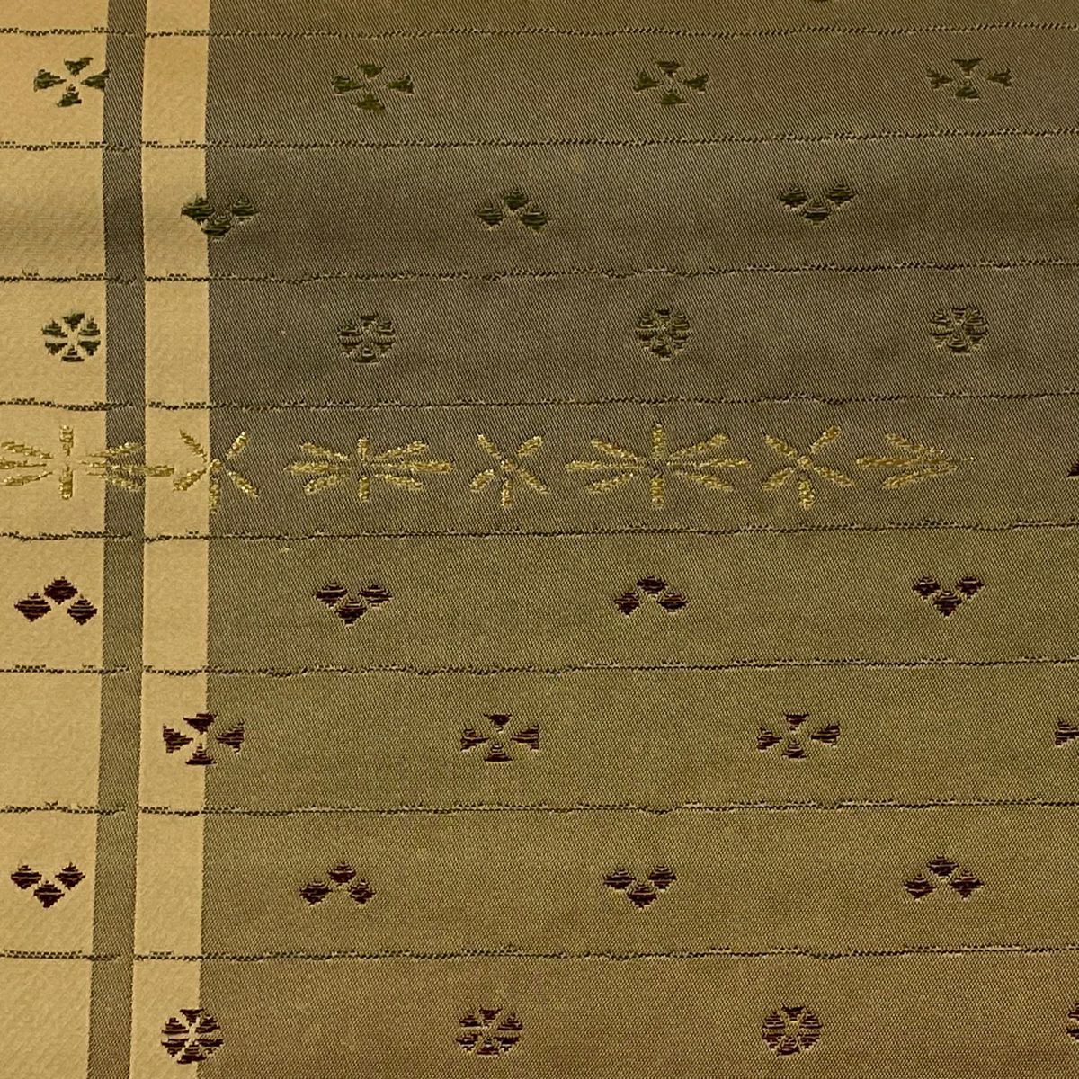 【美品】 袋帶 逸品級 となみ織物 落款あり 証紙あり 關西裁縫 縞 菱 金絲 茶 六通 純蠶絲