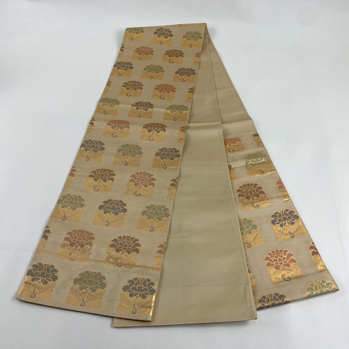 【美品】 袋帶 秀品級 落款あり 証紙あり 紋屋五左衛門 關西裁縫 草花紋紋 名物裂 金金箔 米色 六通 純蠶絲