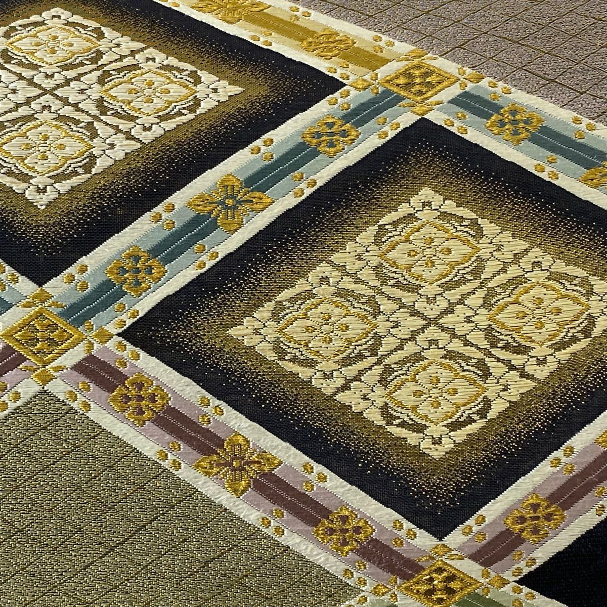 【庫存清倉】 【美品】 袋帶 名品級 襟取小菱花紋 花菱 唐織 金絲 墨色 六通 純蠶絲
