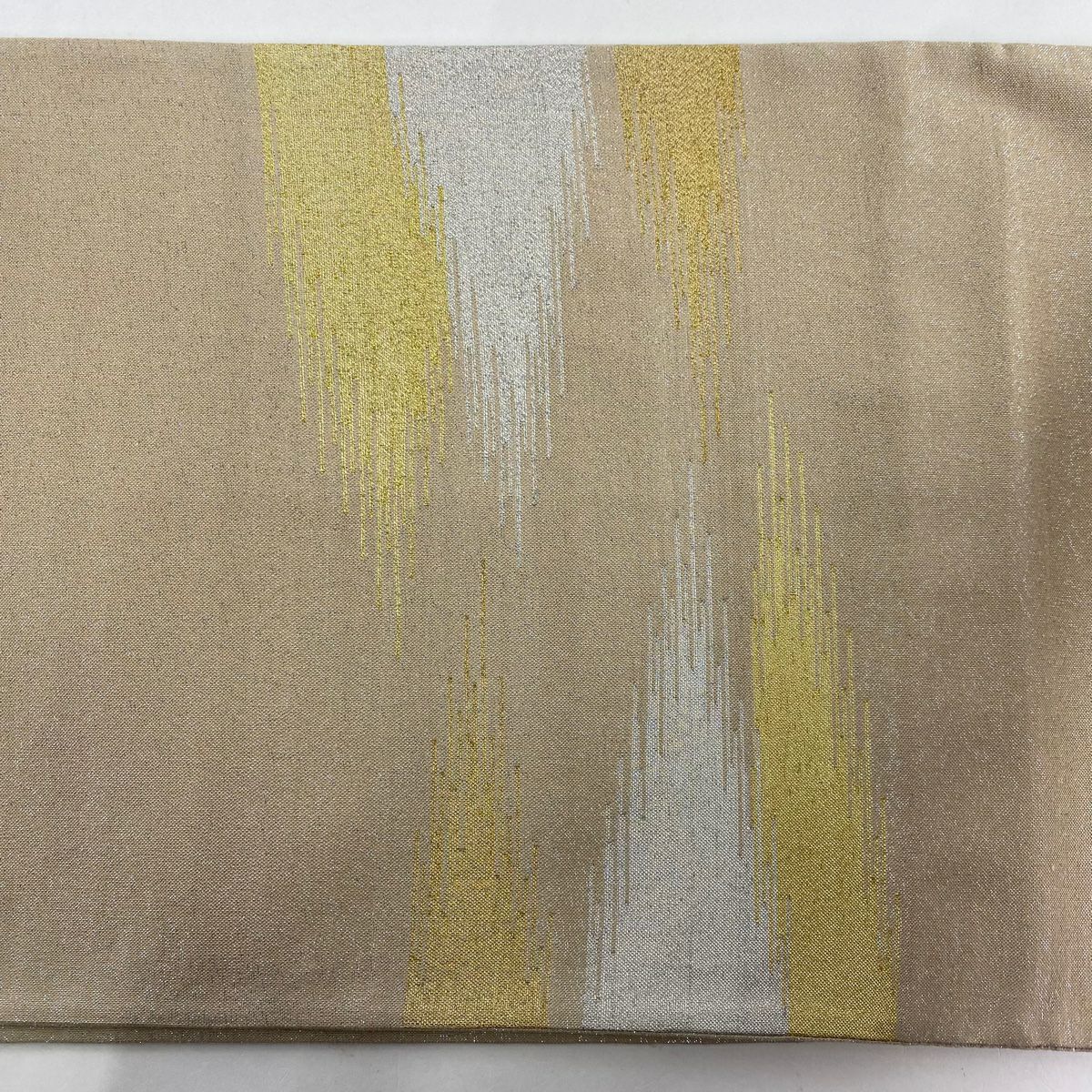 【美品】 袋帶 秀品級 霞 山 米色 大鼓圖案 純蠶絲
