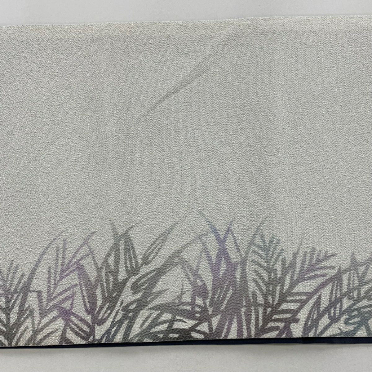 【美品】 袋帶 逸品級 菅有鬼一 落款 鷺 葉紋 逐漸變化 縮緬 灰白 お太鼓紋 純蠶絲