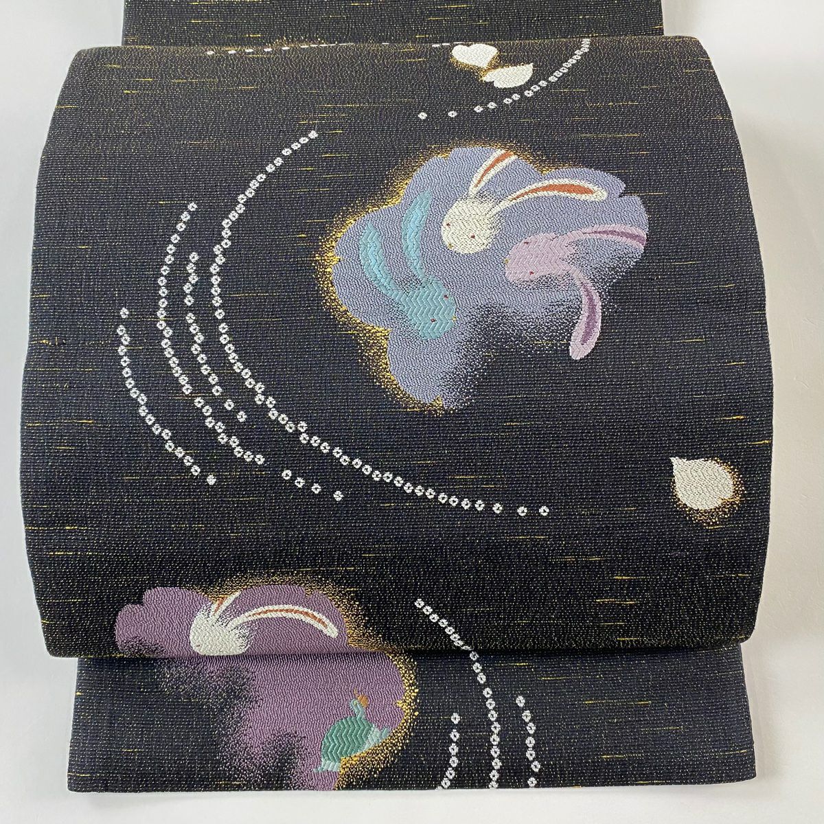 【美品】 袋帶 逸品級 兔子與烏龜 櫻花花瓣 金金箔 刺繡 黑 六通 純蠶絲