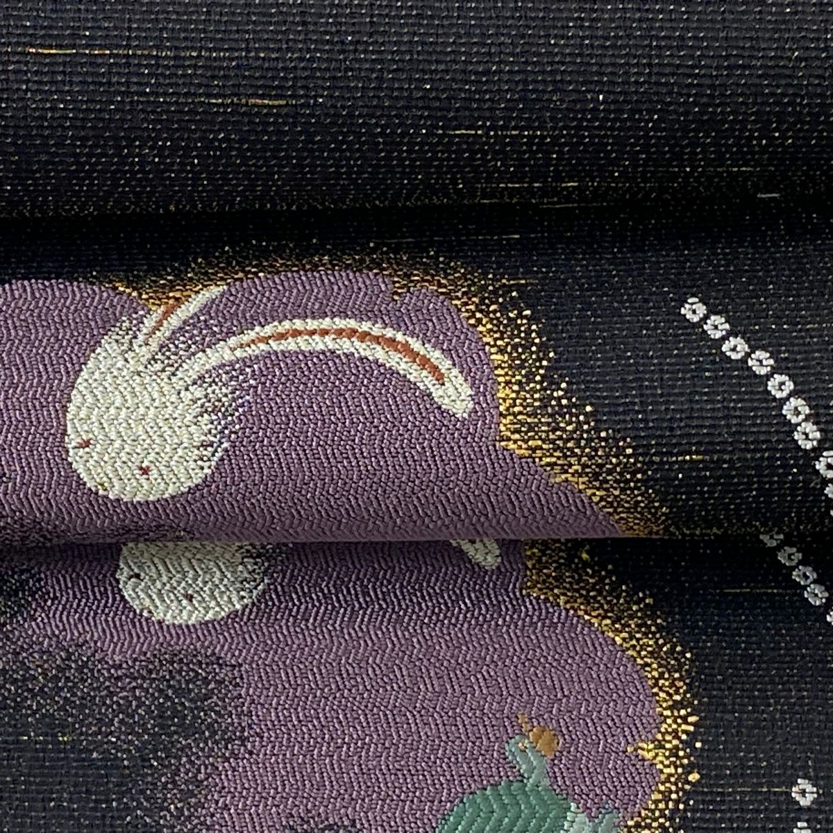 【美品】 袋帶 逸品級 兔子與烏龜 櫻花花瓣 金金箔 刺繡 黑 六通 純蠶絲