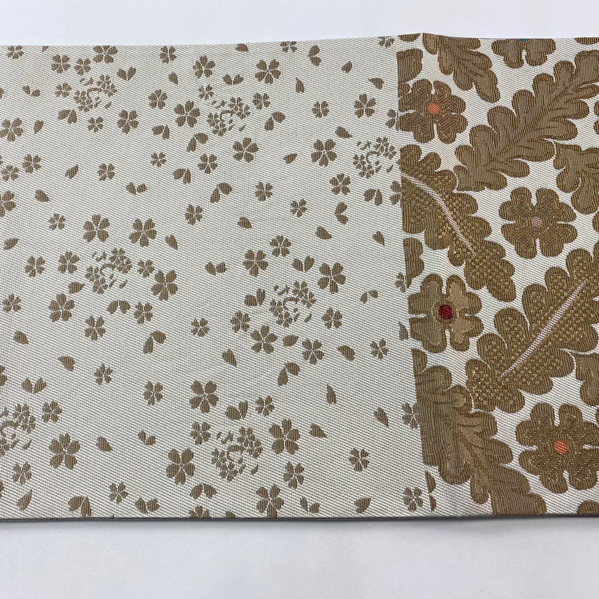 【美品】 袋帶 逸品級 附落款 こむさでもーど 鈴乃屋 草花紋紋 金金箔 米色 六通 純蠶絲