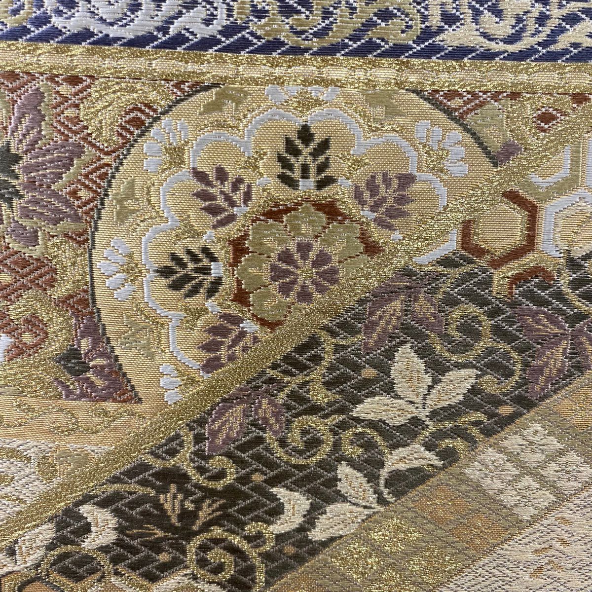 【美品】 袋帶 秀品級 向鳥 草花紋 金銀彩 金金箔 金色 六通 純蠶絲