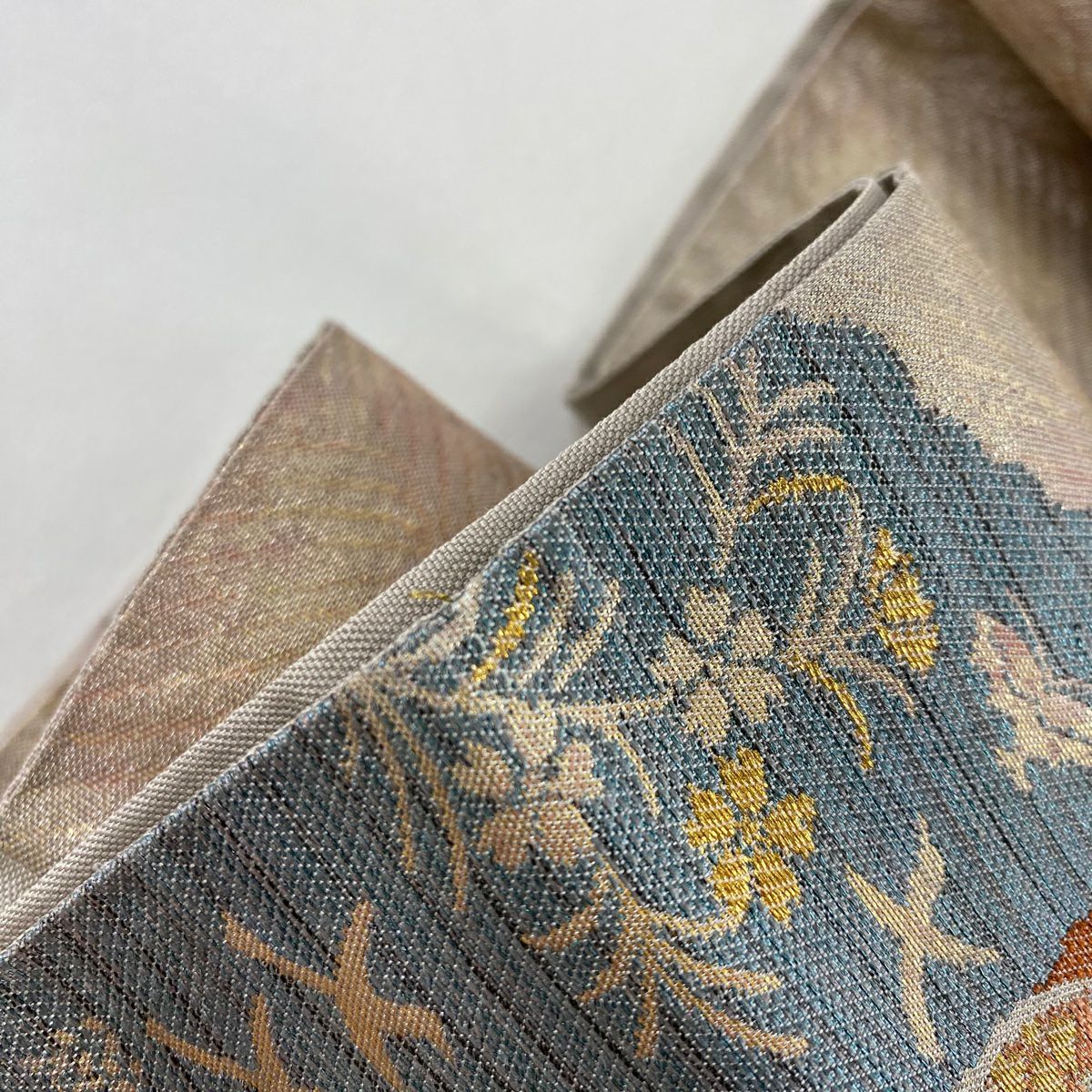 【美品】 袋帶 秀品級 道長取 草花紋 金絲 金金箔 淺茶 六通 純蠶絲