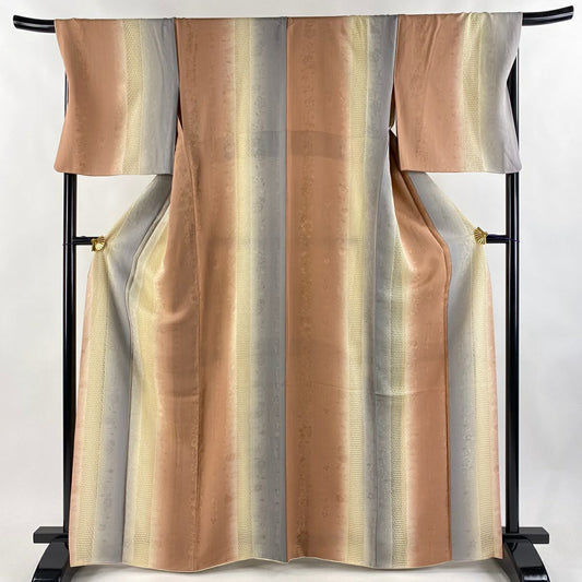 【美品】 小紋 身長166cm 袖長69cm L 雙層 地紋 縱向暈染圖案 刺繡 鮭粉色 純蠶絲 逸品級