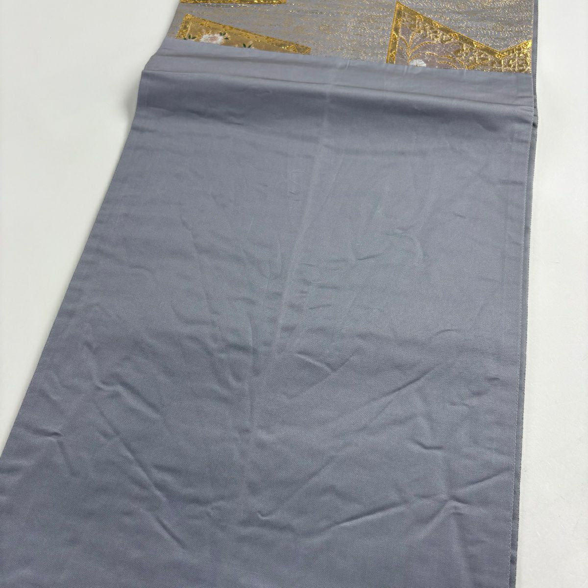 【美品】 袋帶 秀品級 孔雀 草花紋 金糸 金金箔 灰色 六通 純蠶絲