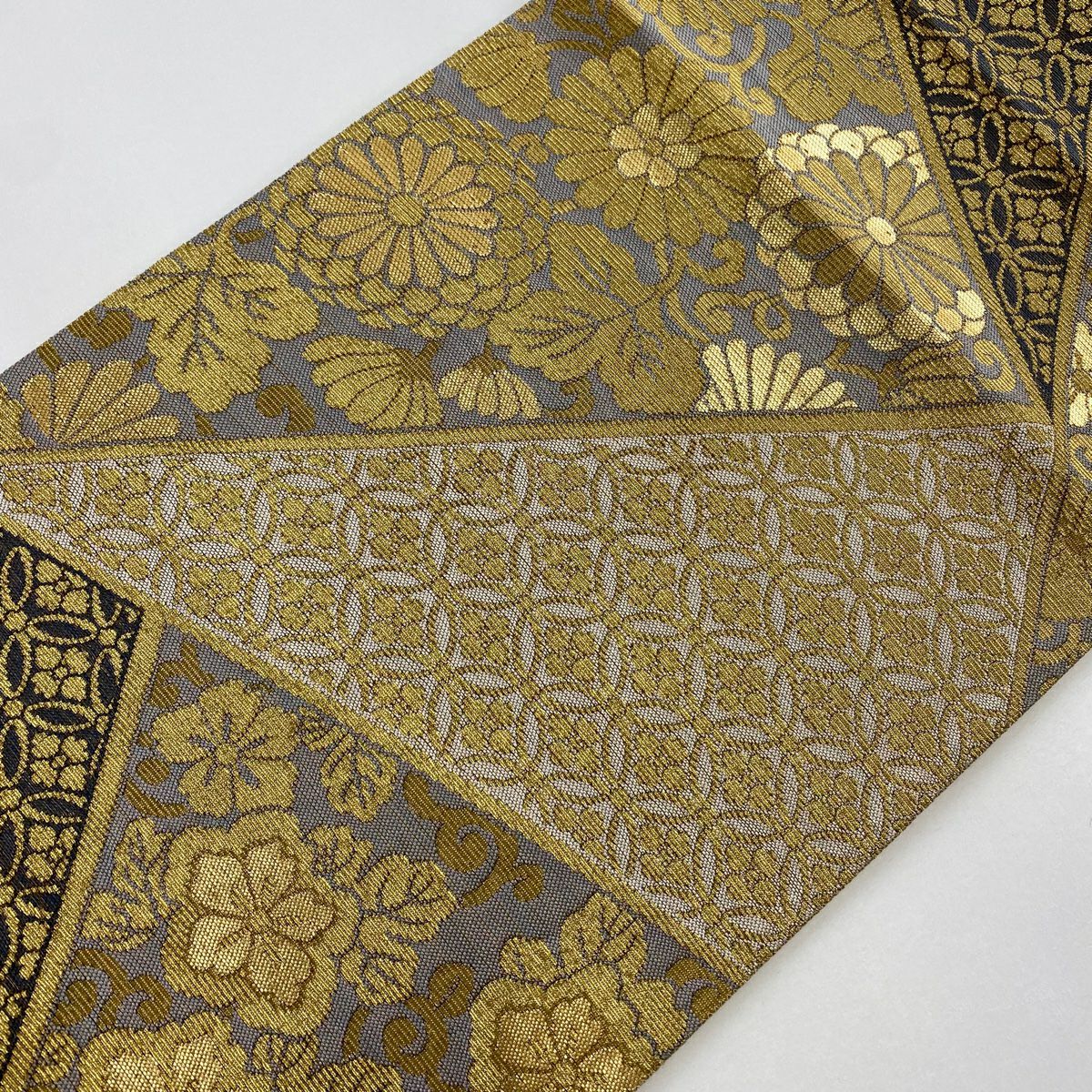 【庫存清倉】 【美品】 袋帶 名品級 菊花唐草紋 七寶 金絲 金金箔 灰色 六通 純蠶絲