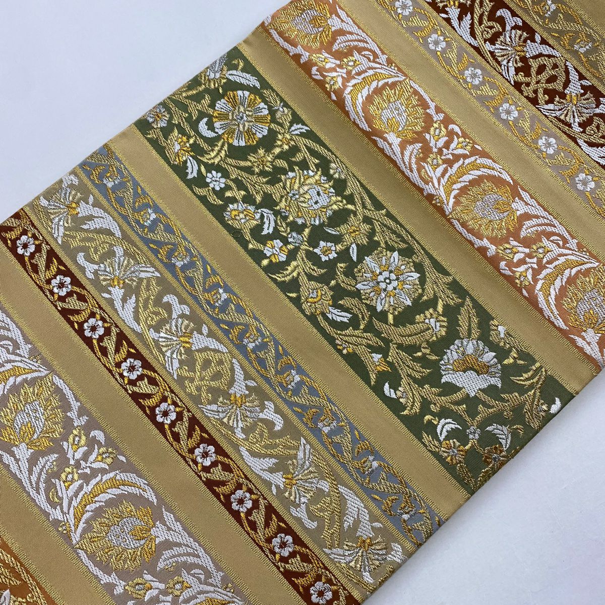 【庫存清倉】 【美品】 袋帶 名品級 草花紋紋 縞紋 金銀彩 唐織 米色 全通 純蠶絲