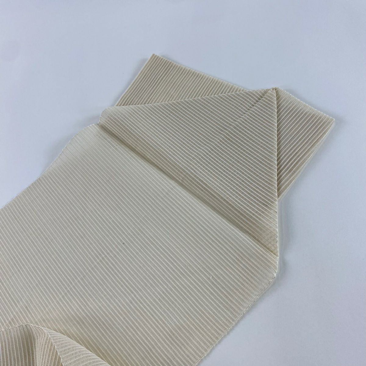 名古屋帶 秀品級 夏帶 絽 八寸名古屋帶 松樹葉仕立 草花紋紋 流水 金銀彩 奶油色 純蠶絲