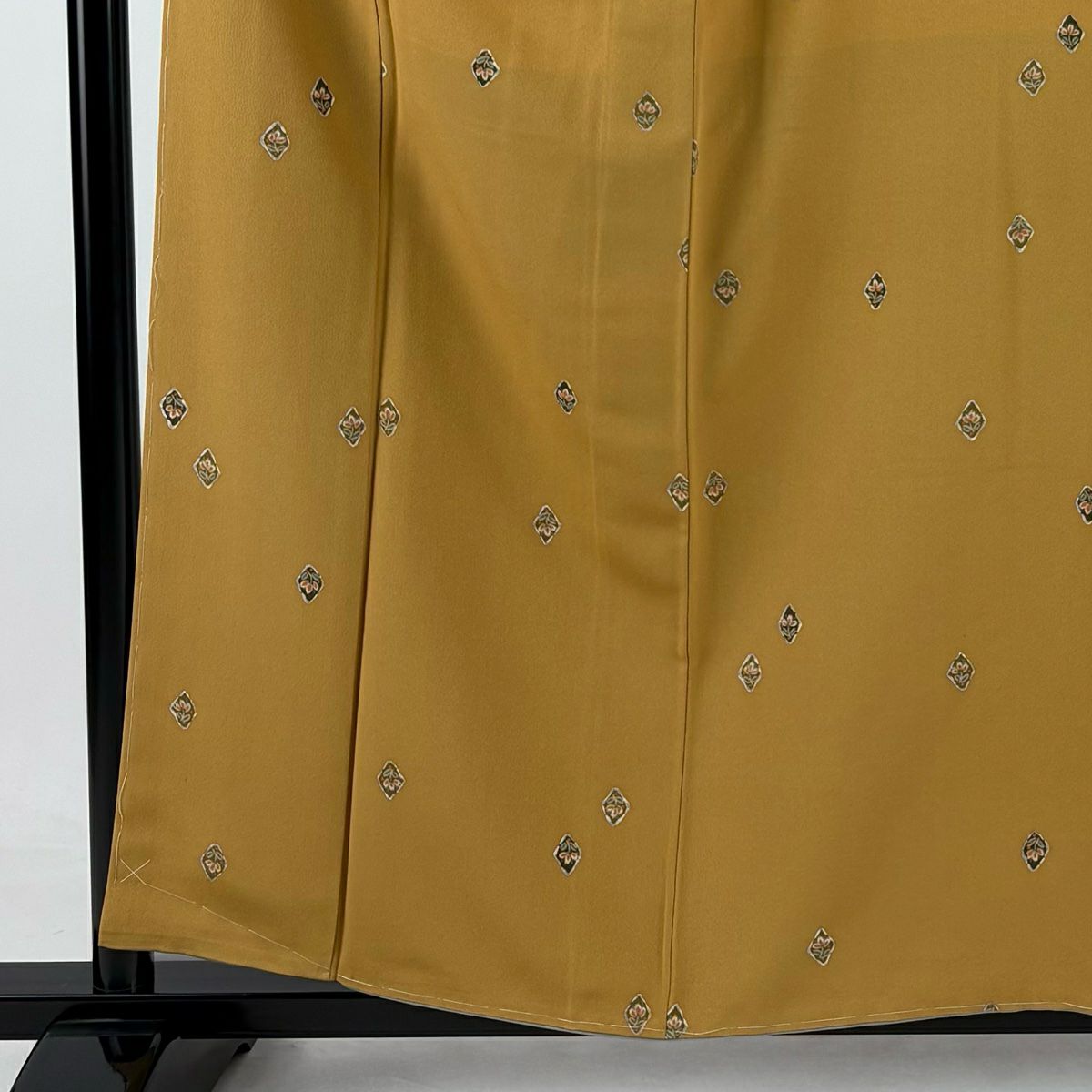 【美品】 小紋 身長158cm 袖長64.5cm M 雙層 落款あり 菱花 山吹茶 純蠶絲 秀品級