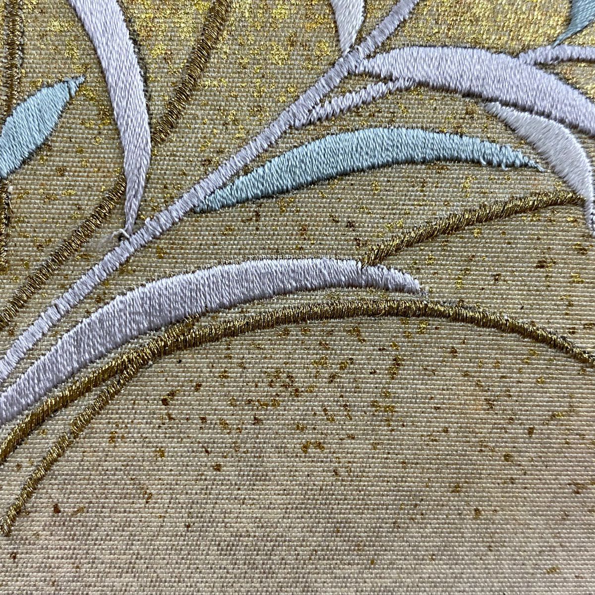 名古屋帶 秀品級 椿 雲文 刺繡 金彩裝飾 米色 純蠶絲