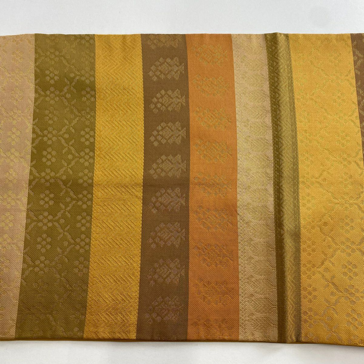 【美品】 袋帶 秀品級 織悅 落款あり 段紋 草花紋紋 金絲 黃土色 全通 純蠶絲
