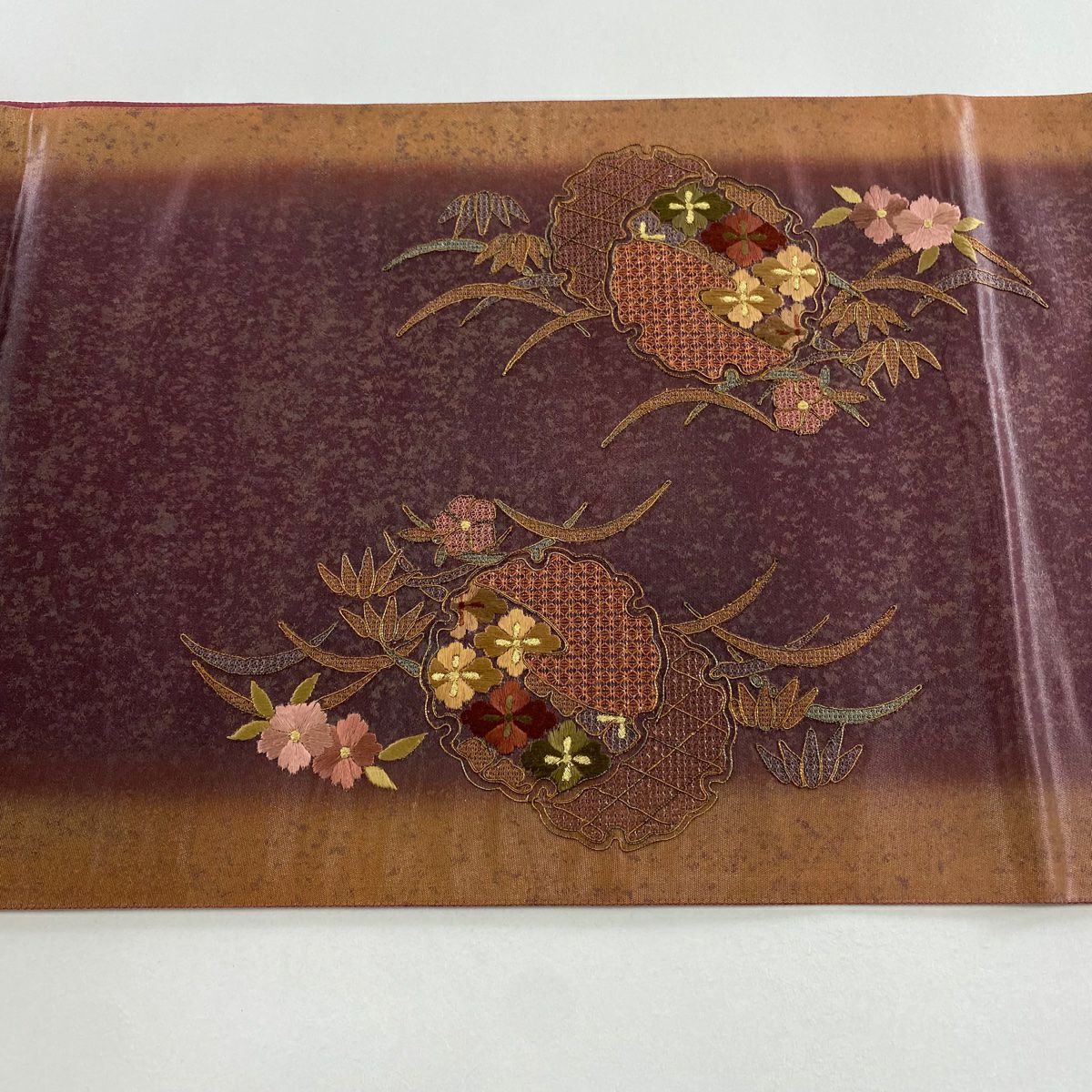 【美品】 袋帶 秀品級 雪輪 ヱ霞 金絲 刺繡 紅紫 お太鼓圖案 純蠶絲