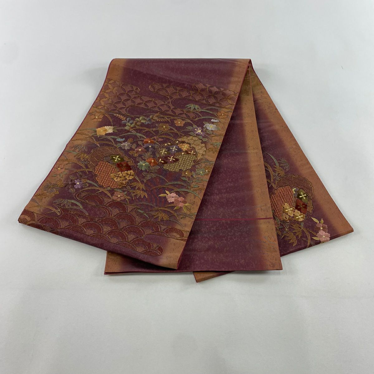 【美品】 袋帶 秀品級 雪輪 ヱ霞 金絲 刺繡 紅紫 お太鼓圖案 純蠶絲