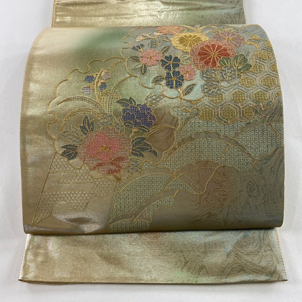 【美品】 袋帶 秀品級 雪輪 草花紋 金糸 刺繡 金色 大鼓圖案 純蠶絲