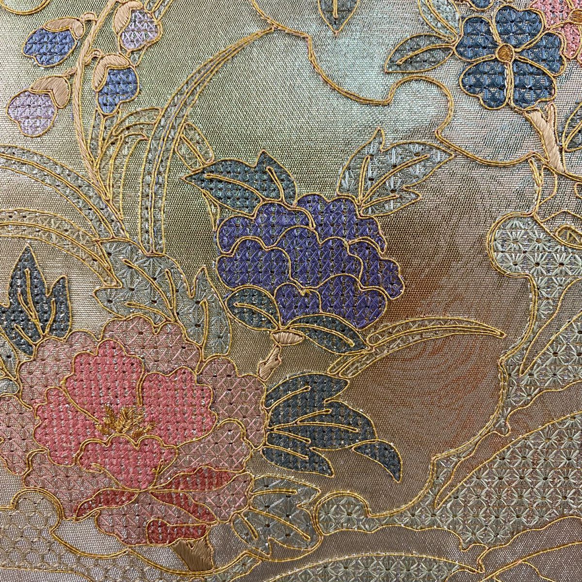 【美品】 袋帶 秀品級 雪輪 草花紋 金糸 刺繡 金色 大鼓圖案 純蠶絲