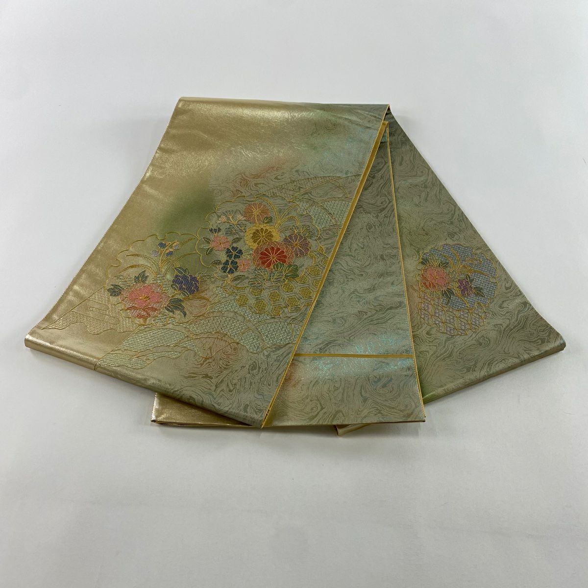 【美品】 袋帶 秀品級 雪輪 草花紋 金糸 刺繡 金色 大鼓圖案 純蠶絲