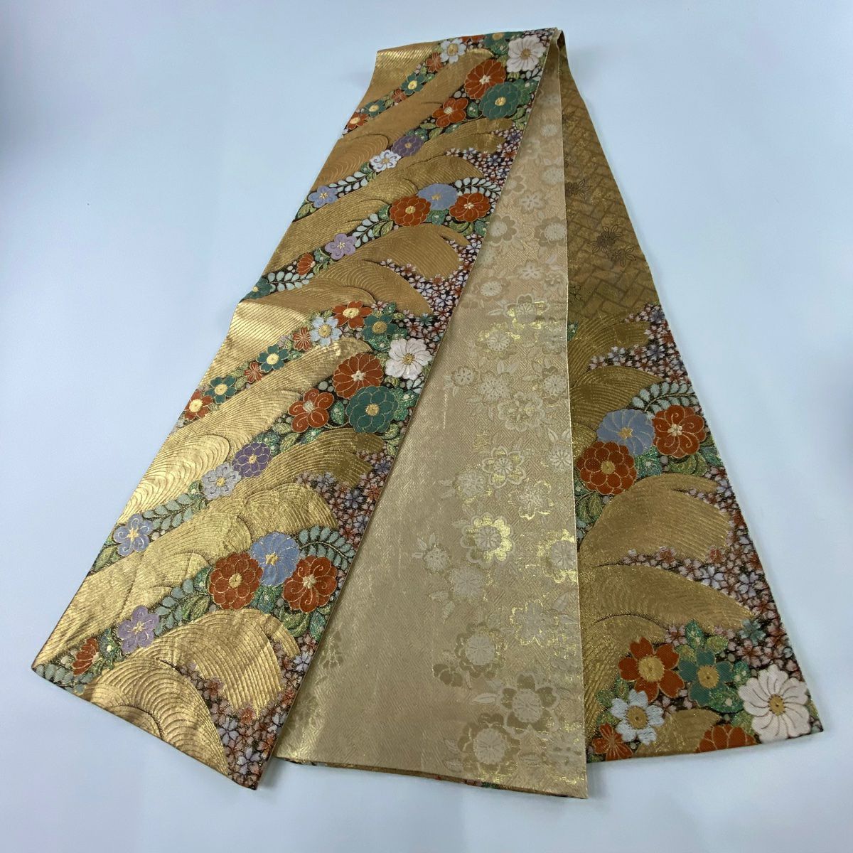 【美品】 袋帶 秀品級 草花紋紋 波 金金箔 金色 六通 純蠶絲