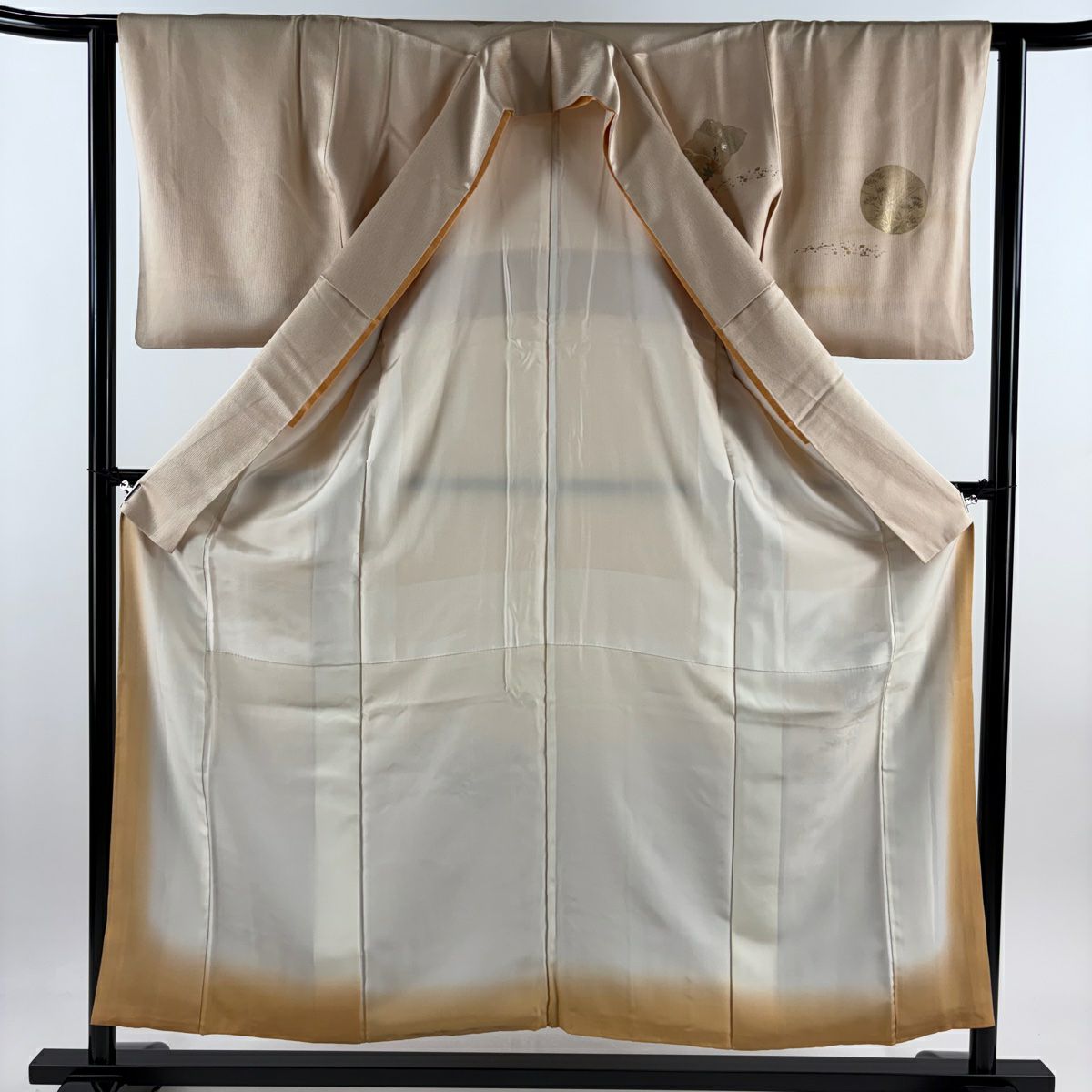 付下 身長154.5cm 袖長61.5cm S 雙層 松樹竹子梅花 家屋 刺繡 金彩裝飾 淺橙色 純蠶絲 優品級 一個紋