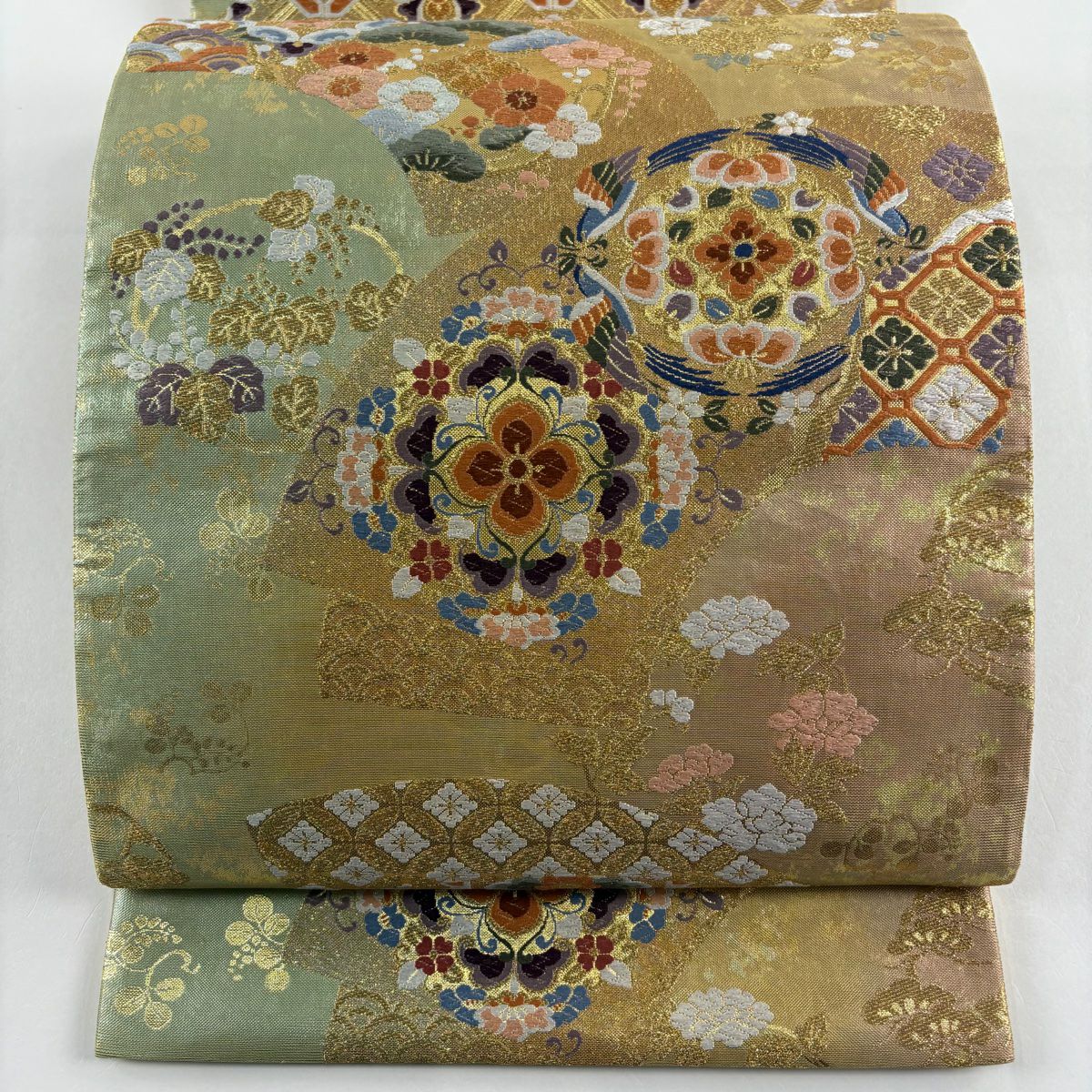 【美品】 袋帶 秀品級 扇子面 草花紋 金絲 金金箔 金色 六通 純蠶絲
