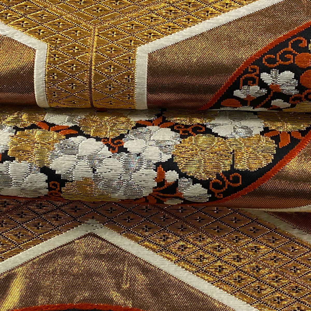 【美品】 袋帶 逸品級 河合美術織物 落款あり 龜甲 草花紋 唐織 金銀彩 金色 六通 純蠶絲