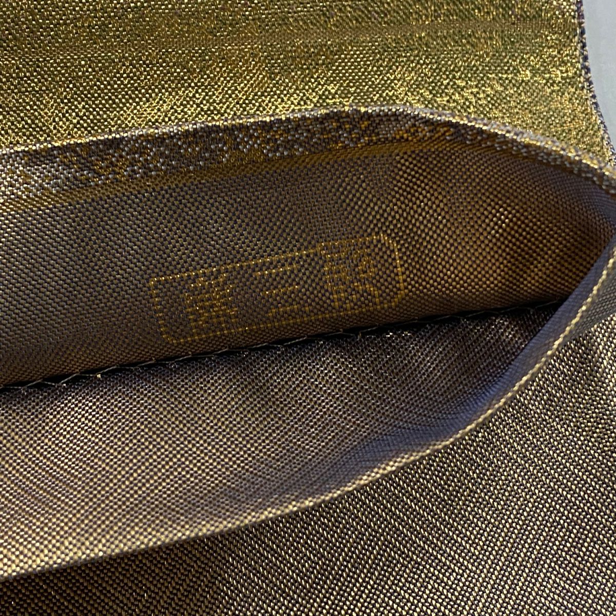 【美品】 袋帶 逸品級 青山美友 落款 藤三郎 幾何學 段紋 金金箔 金色 六通 純蠶絲