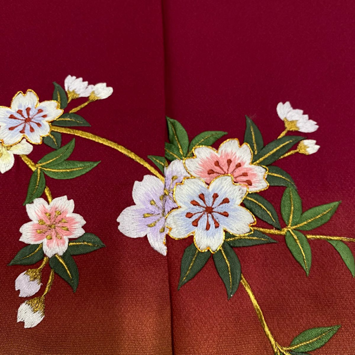 【庫存清倉】振袖禮服 身長160cm 袖長64.5cm M 雙層 樱花 樱花花瓣 金線刺繡 深紅 純蠶絲 名品級