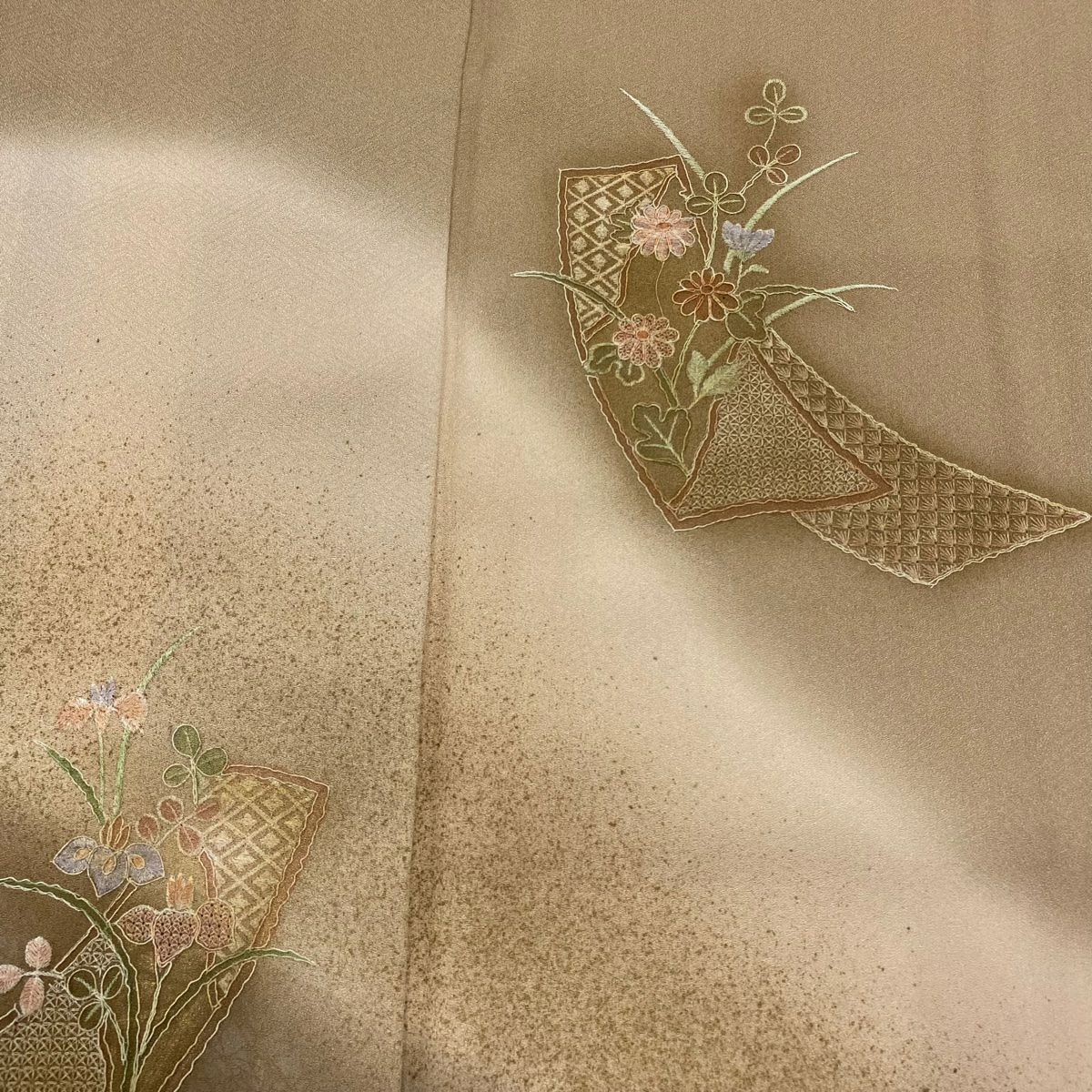 付下 身長159.5cm 袖長66cm M 雙層 短冊 草花紋紋 刺繡 金彩裝飾 淺茶 純蠶絲 秀品級 一つ紋
