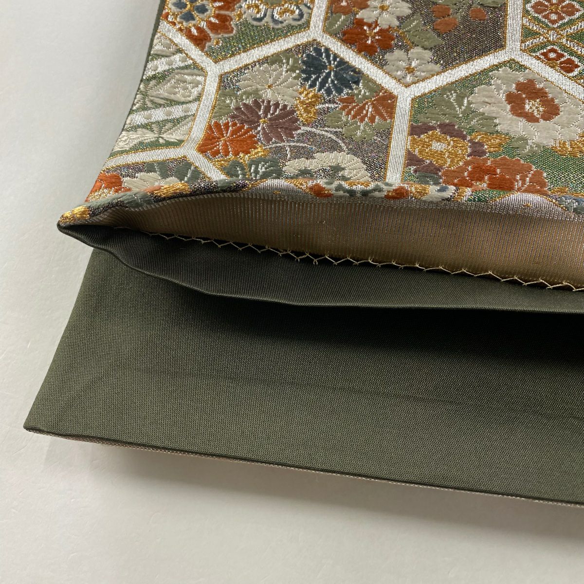 【庫存清倉】 袋帶 名品級 華紋 龜甲 金絲 刺繡 灰綠 六通 純蠶絲