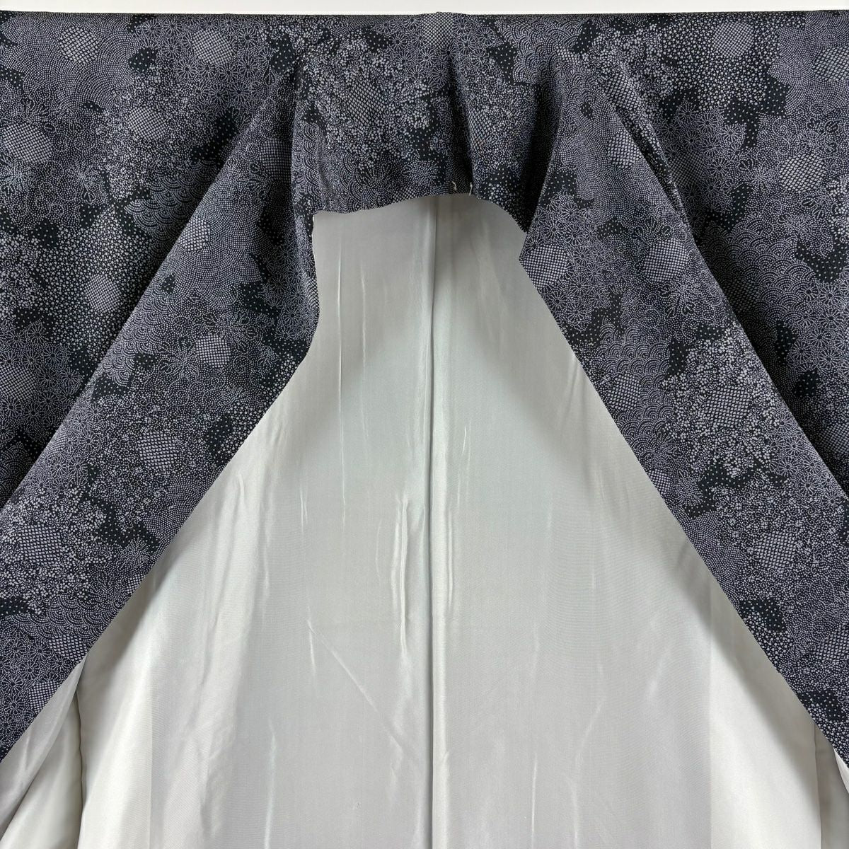 【美品】 江戶小紋 身長156cm 袖長62cm S 雙層 人間國寶 中村勇二郎 落款 花 寄紋 黑灰 純蠶絲 逸品級