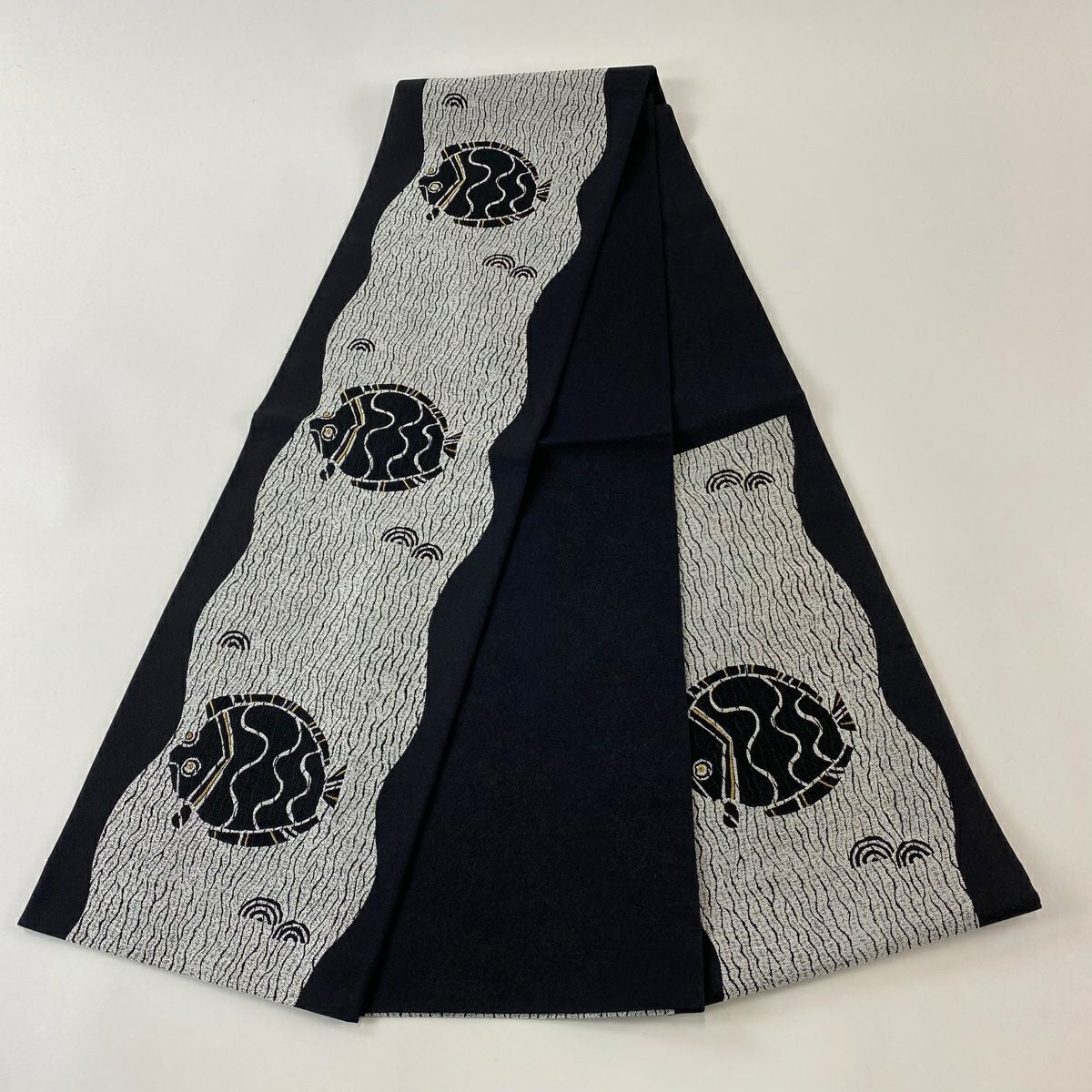 【美品】 袋帶 逸品級 鰈 金糸 黑 六通 純蠶絲