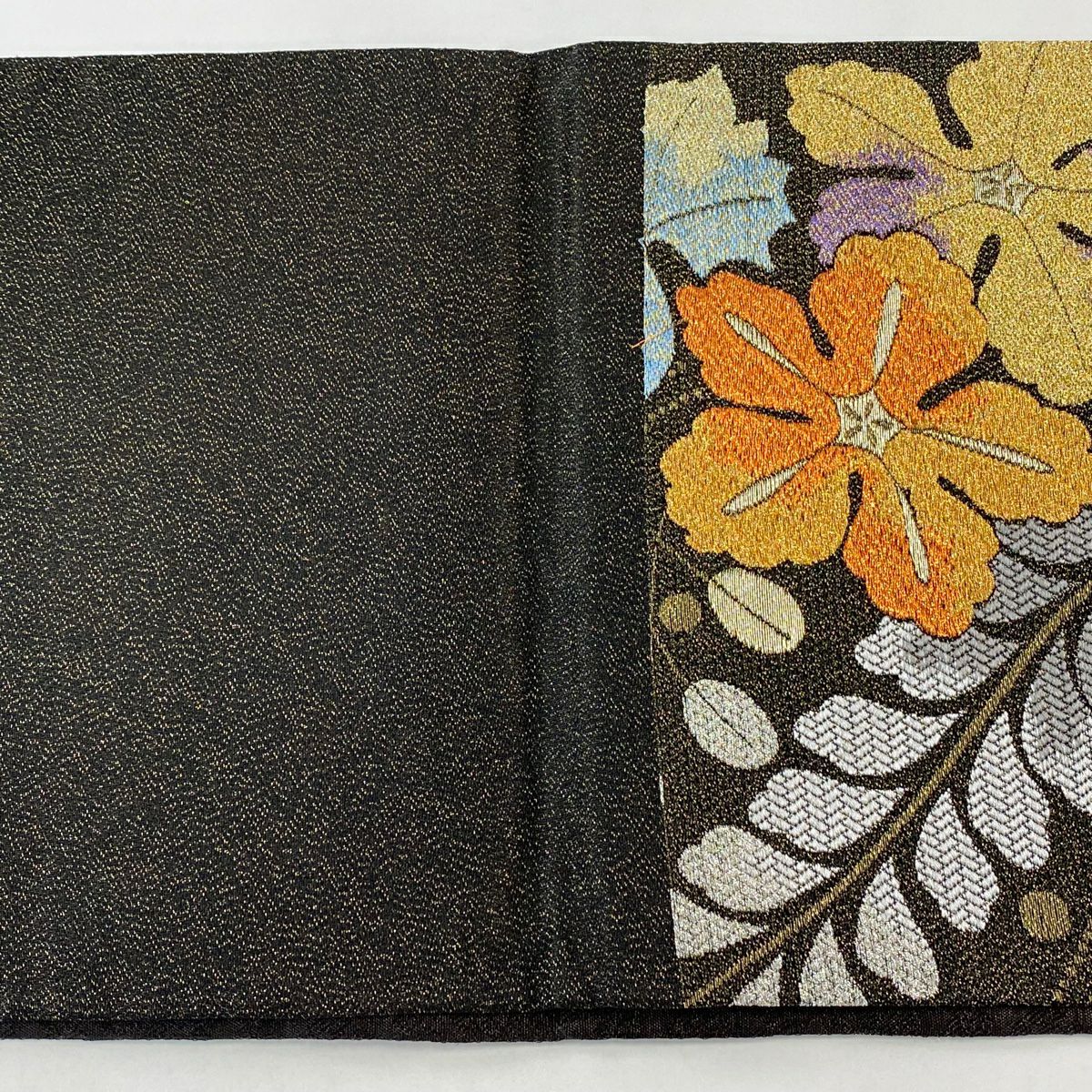 【清倉特賣】 【美品】 袋帶 名品級 關西仕立 雪茶 草花紋刺繡 金金箔 黑 六通 純蠶絲