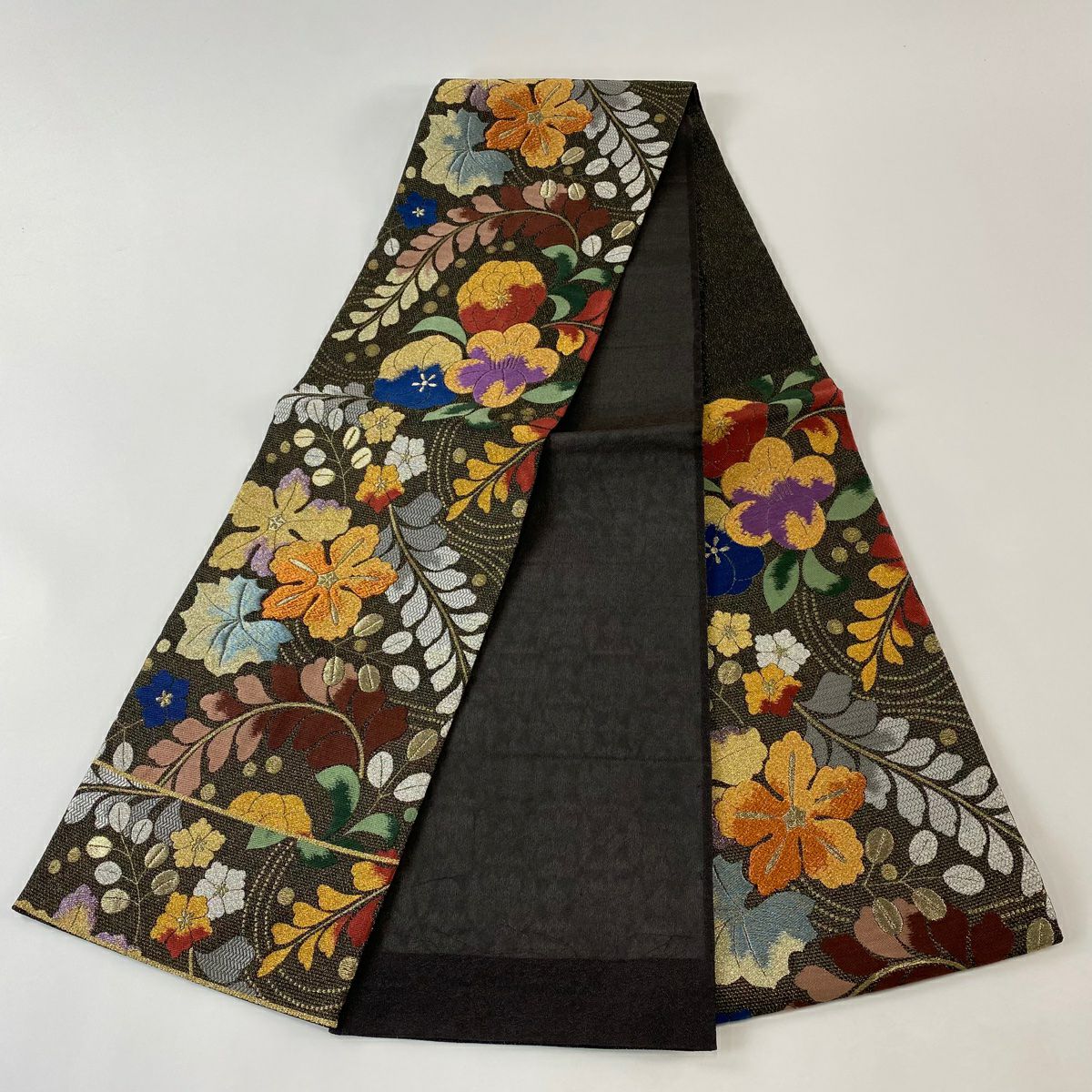 【清倉特賣】 【美品】 袋帶 名品級 關西仕立 雪茶 草花紋刺繡 金金箔 黑 六通 純蠶絲