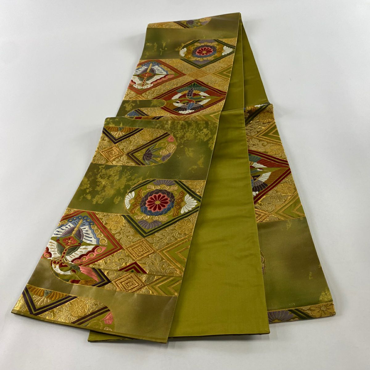 【美品】 袋帶 秀品級 關西仕立 雲霞取割付文 金絲 唐織 鶯色 六通 純蠶絲