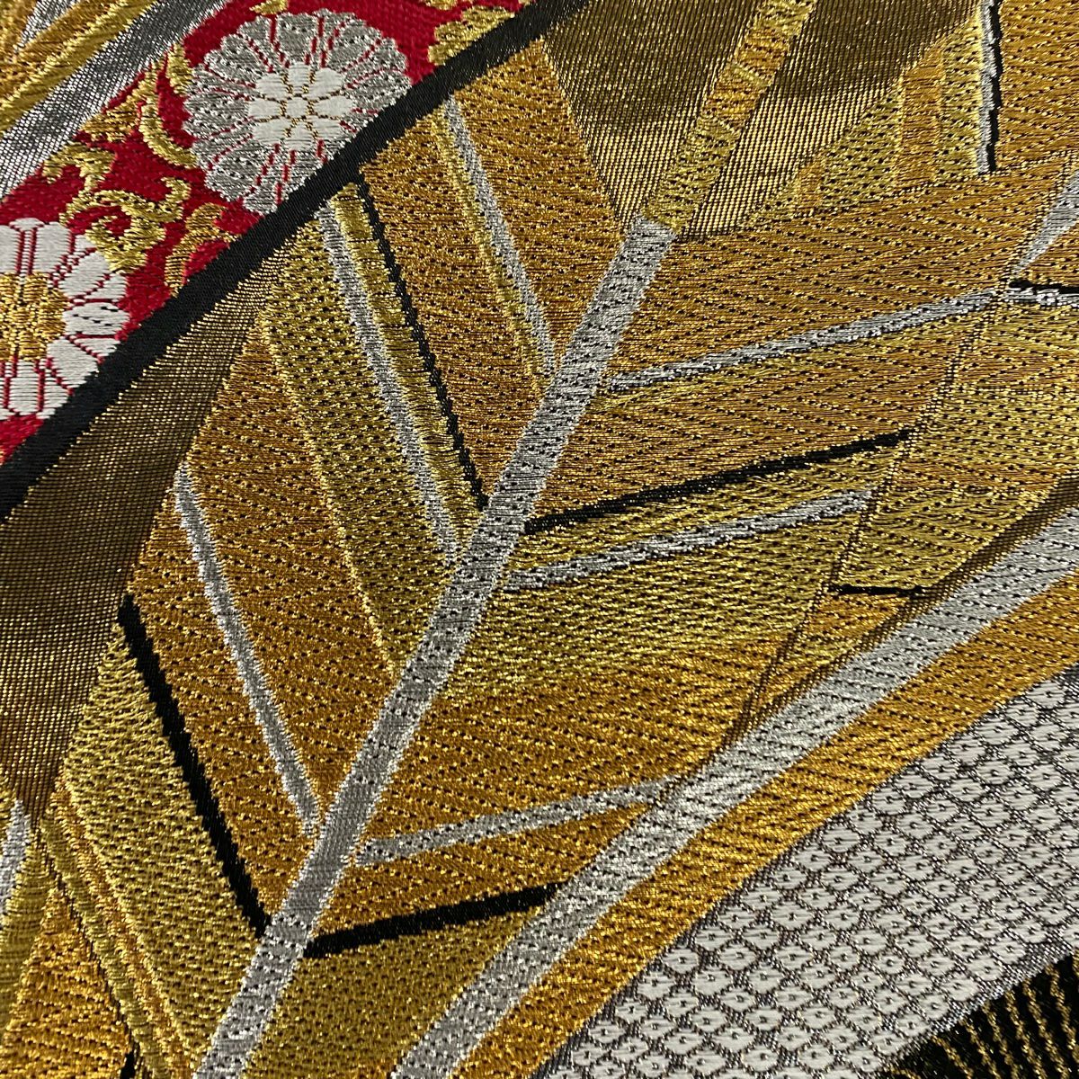 【美品】 袋帶 秀品級 菊花 矢羽 金銀絲 唐織 黑 六通 純蠶絲