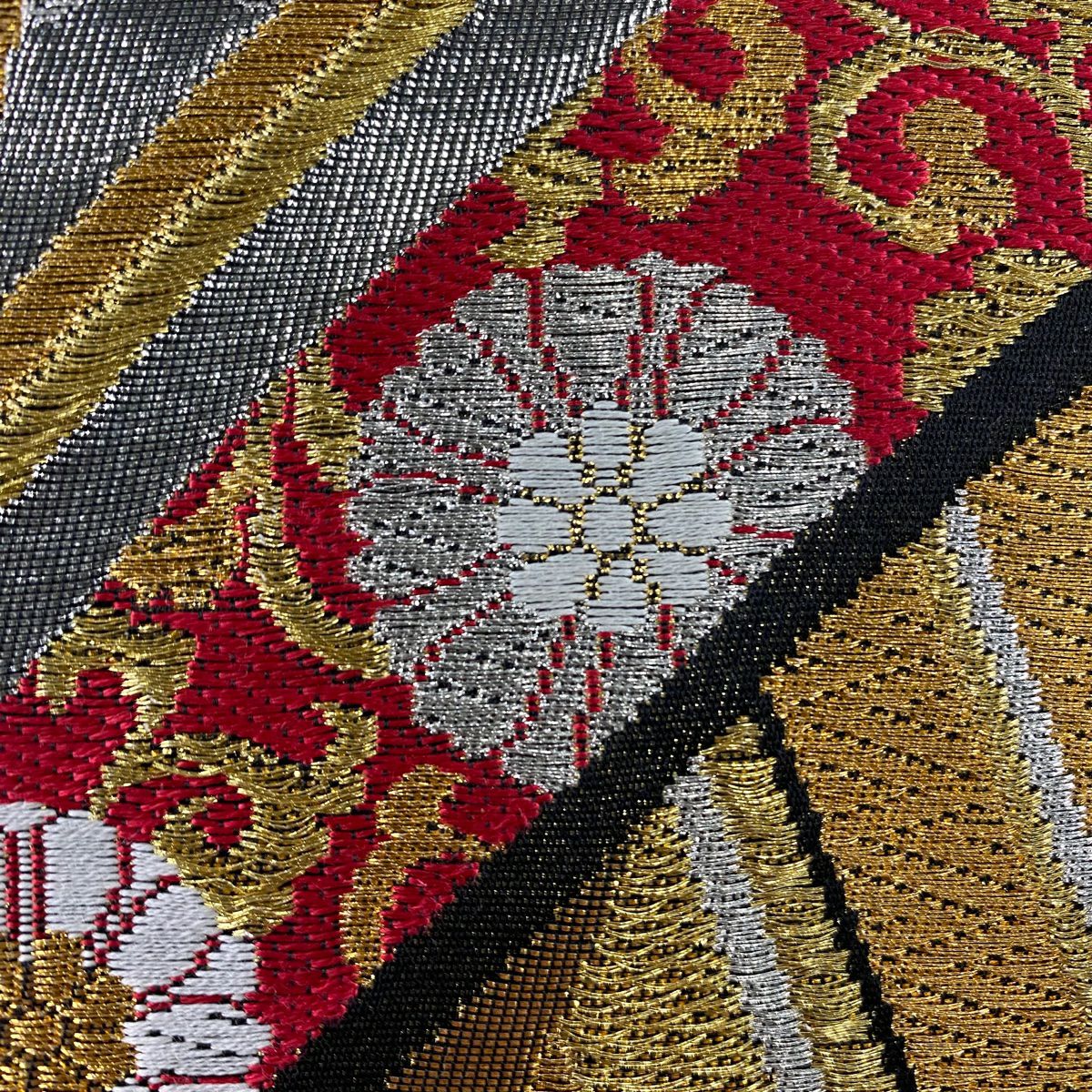 【美品】 袋帶 秀品級 菊花 矢羽 金銀絲 唐織 黑 六通 純蠶絲