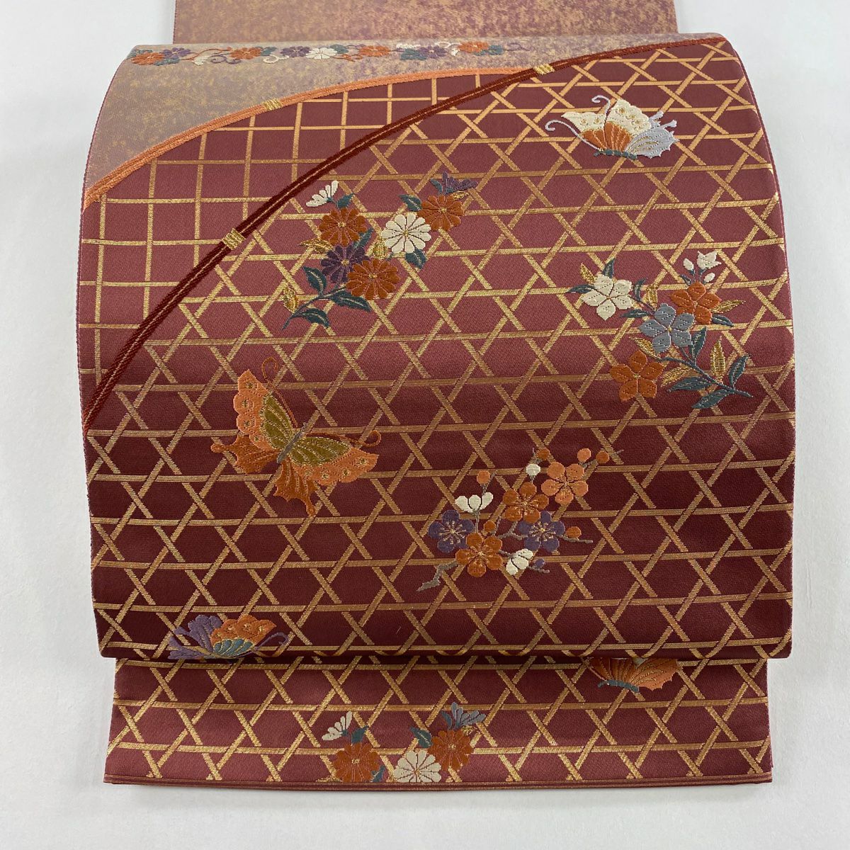 【美品】 袋帶 秀品級 蝴蝶 籠目 刺繡 金金箔 深紅色 六通 純蠶絲